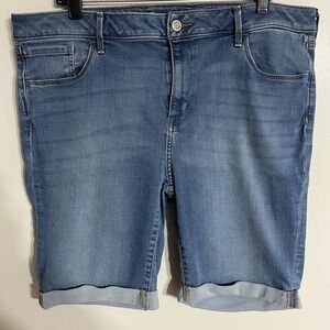 Eddie Bauer Slightly Curvy Cuffed Bermuda Jean Shorts Denim Size 18
